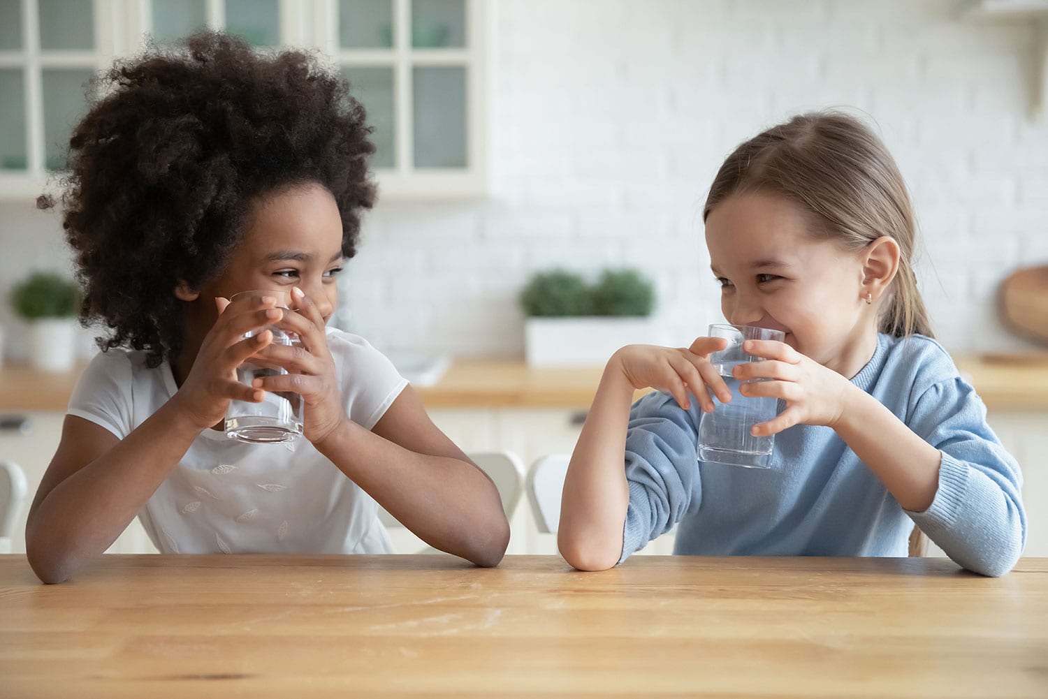 kids drinking water